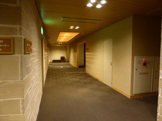 広い廊下