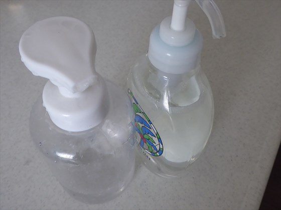 液体石鹸用と食器洗い用洗剤