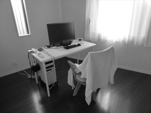 わたしの部屋を撮影した白黒写真