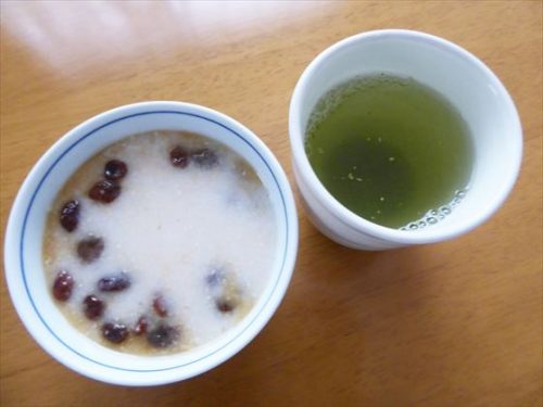 杏仁豆腐と緑茶