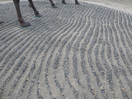 コンクリで表現された砂浜