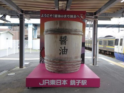 大きな醤油樽