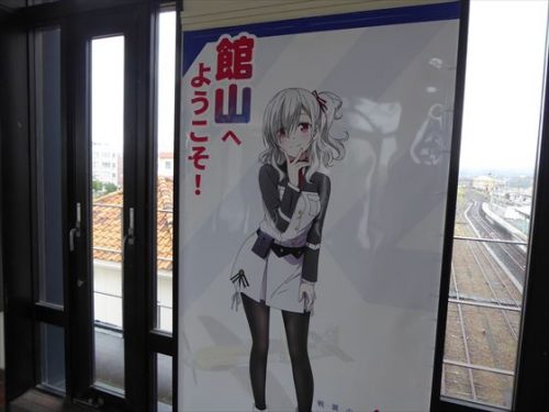 館山へようこそと書かれたアニメキャラクターのポスター