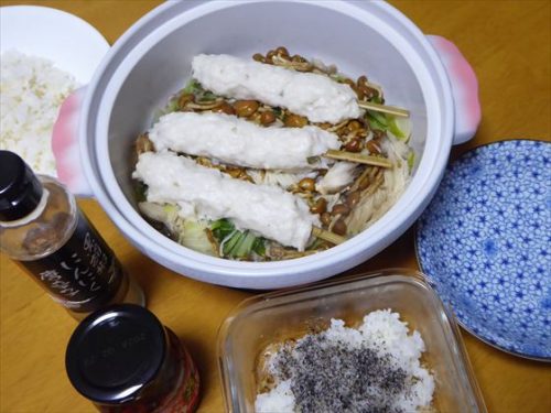 白だし無水鍋（海鮮串・白菜・エノキ・舞茸・大根）、5分づき米（すりごま・鰹節）