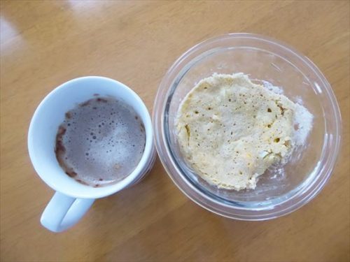 卵不使用オートミール蒸しパン（ゆで卵・マヨネーズ）、無糖カフェインレスコーヒー（無調整豆乳・シナモン）