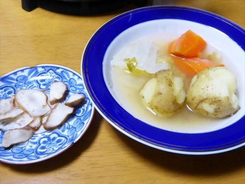 野菜スープ（白菜・じゃがいも・人参）、菊芋の甘酢漬け