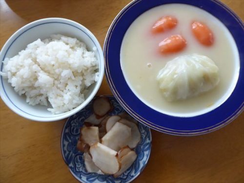 シチュー（肉不使用ロールキャベツ・人参）、5分づき米、菊芋の甘酢漬け