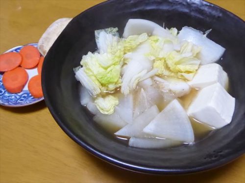 白だし鍋（白菜・大根・木綿豆腐）、人参の無塩無糖ピクルス