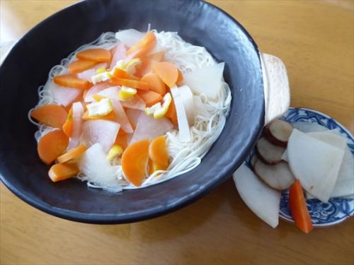 にゅうめん（大根・人参・柚子）、菊芋の甘酢漬け、ぬか漬け（大根・人参）