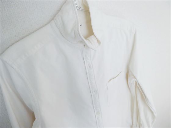 無印良品の白いシャツ