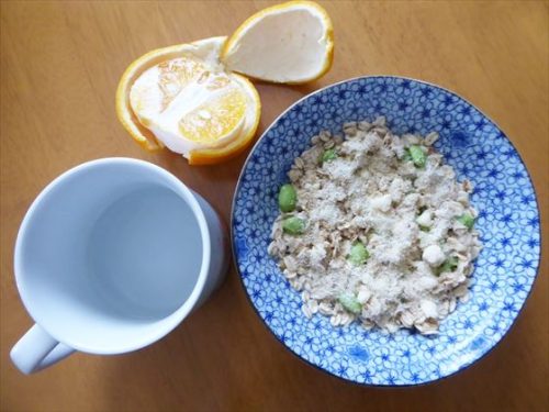 レンチンオートミール（枝豆・粉チーズ・無調整豆乳）、甘夏、お湯
