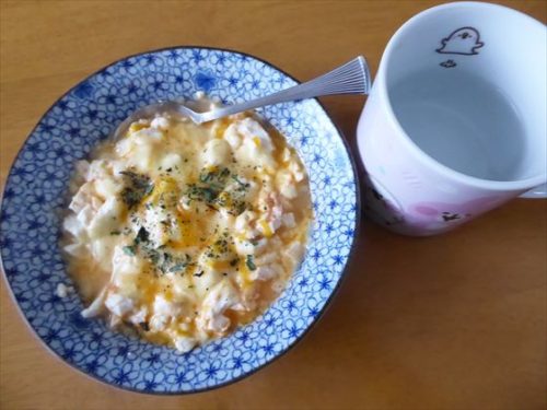 豆腐グラタン風（減塩ケチャップ・チーズ）、お湯