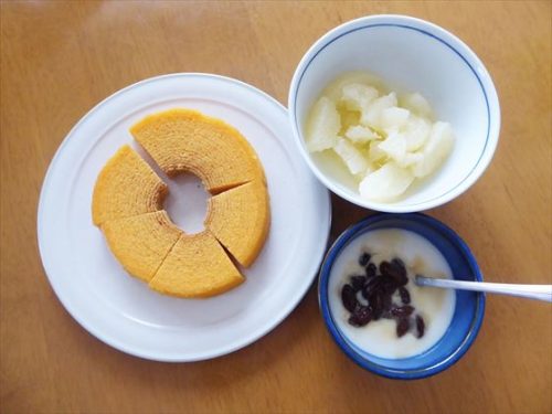 米粉バームクーヘン、缶詰めグレープフルーツ、手作り豆乳ヨーグルト（ラムレーズン）