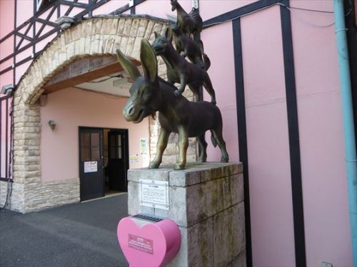 ショップエリアにあるブレーメンの音楽隊の銅像