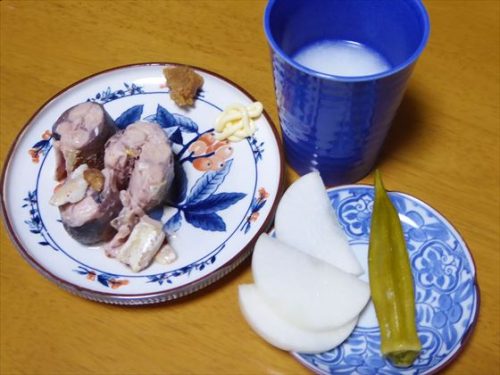 鯖の水煮缶、ぬか漬け（大根・オクラ）、酒粕甘酒