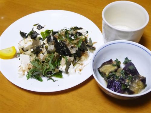 豆腐サラダ（青じそ・焼き海苔・鰹節）、ぬか漬け（ズッキーニ）、茄子の味噌煮、酒粕甘酒