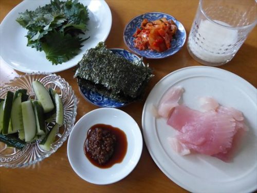 刺身（減塩醤油麹・青じそ）、焼き海苔、きゅうり、キムチ、酒粕甘酒