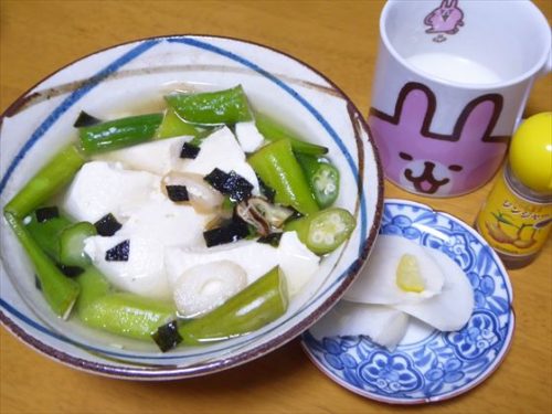 豆腐（松茸のお吸い物・オクラ）、大根の酢漬け、酒粕甘酒