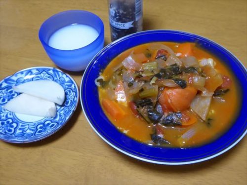 脂肪燃焼スープ（小松菜・人参・大根・玉ねぎ）、ぬか漬け（大根）