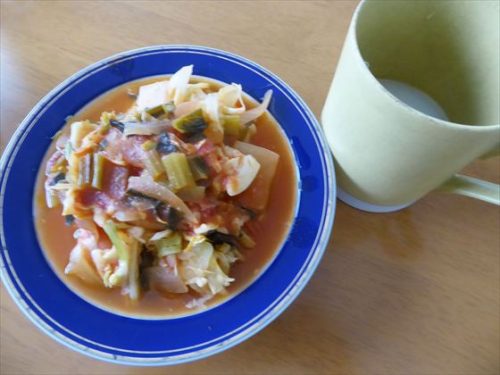 脂肪燃焼スープ（小松菜・人参・大根・玉ねぎ）、酒粕甘酒の豆乳割り