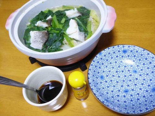 水炊き（鱈・大根・小松菜・えのき・手作り減塩めんつゆダレ）、酒粕甘酒