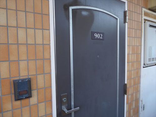借りた902号室のドア