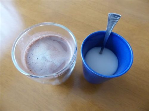 無糖ココア（無調整豆乳・シナモン）、酒粕甘酒 【昼ごはん】
