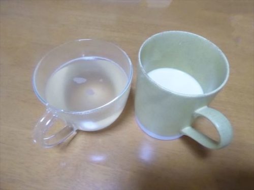OS1、裏ごしコーンスープに無調整豆乳を足したもの、お湯にコンソメを溶いたもの