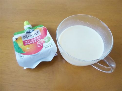 OS1、裏ごしコーンスープに無調整豆乳を足したもの、ミニッツメイド「朝マンゴ」